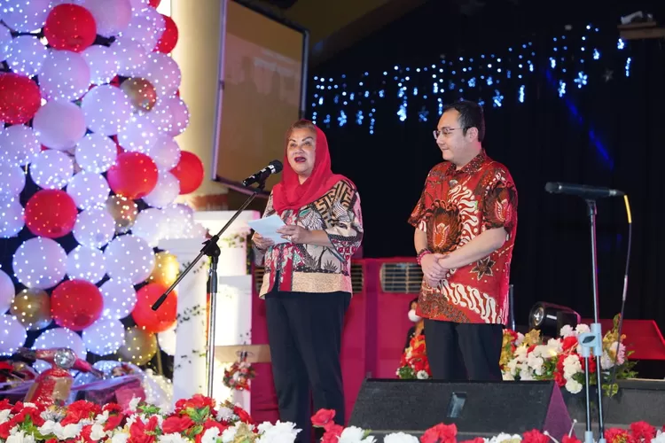 Wali Kota Semarang Hevearita Gunaryanti saat menyambangi natal bersama se-gereja Semarang. (Humas Pemkot)