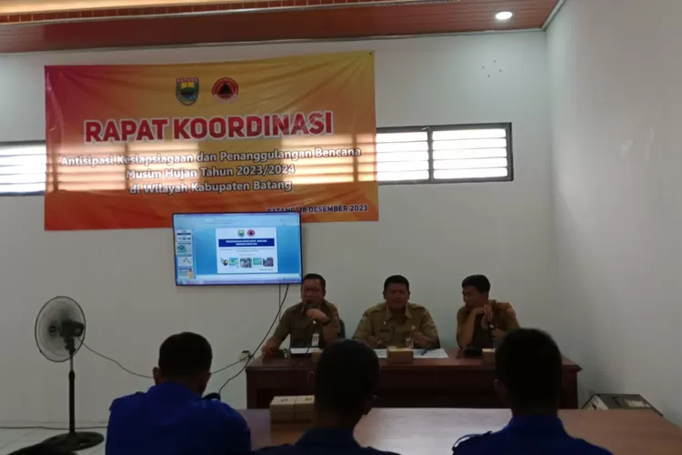 Rapat Koordinasi Antisipasi Kesiapsiagaan dan Penanggulangan Bencana Musim Hujan Tahun 2023/2024.  (Foto: Muslihun kontributor Batang.)