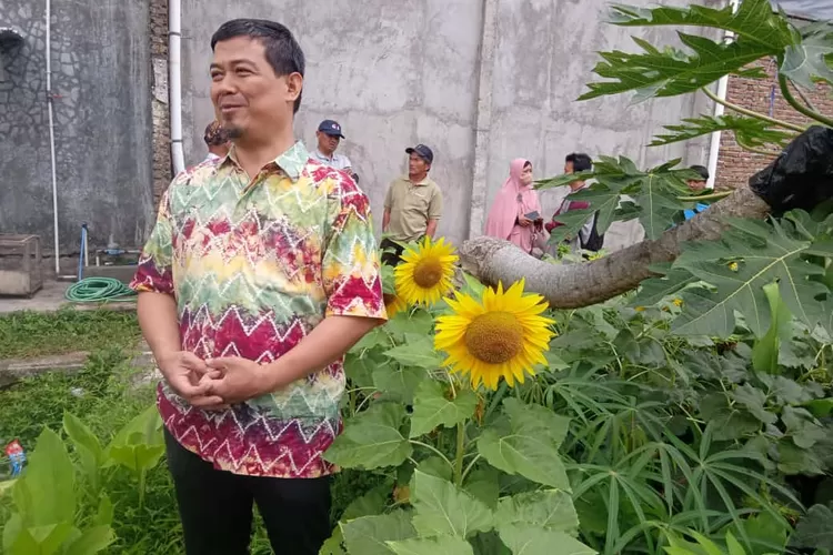 Pelatihan budidaya bunga matahari kepada petani lansia di Bandungan oleh Yayasan Jateng Majeng Sareng. (Istimewa)