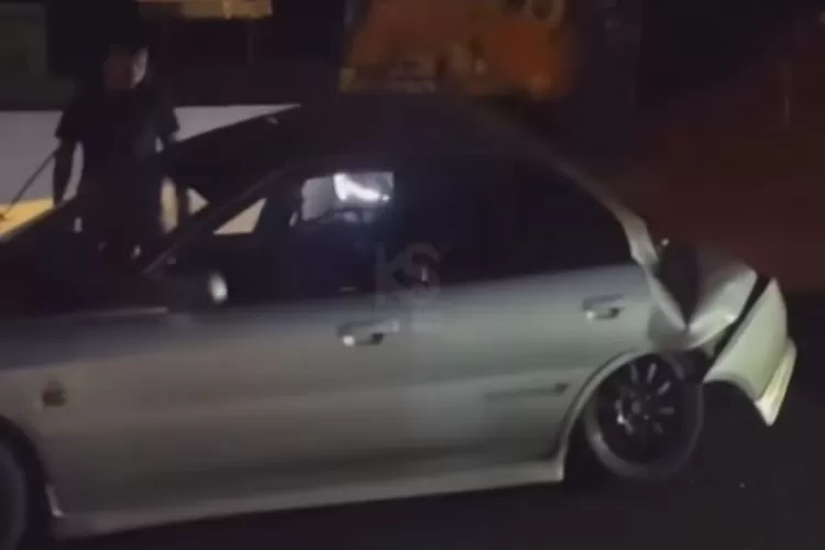 Kecelakaan beruntun di jalan exit Tol Krapyak Semarang. (Instagram/kejadiansmg)