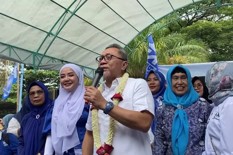 Ketum PAN Zulkifi Hasan saat kampanye dan menyapa warga Kendal Selasa 26 desember 2023.  ((edi prayitno/kontributor Kendal))