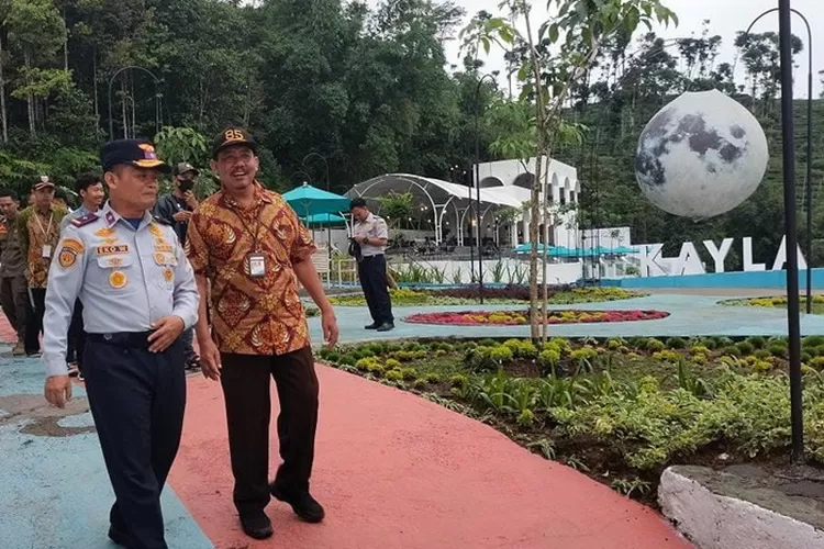 Kepala Disparpora Batang dan Dishub lakukan pemantauan destinasi wisata di Kayla Hills menjelang libur Tahun Baru 2024.  (Muslihun kontributor Batang)