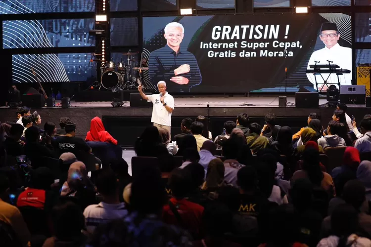 Ganjar Pranowo saat melaunching program internet gratis bagi pelajar, Gratisin di Semarang. (Tim Ganjar)