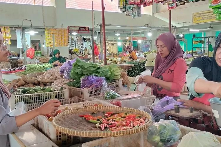 Pedagang sayuran di Pasar Batang/ Muslihun kontributor Batang.