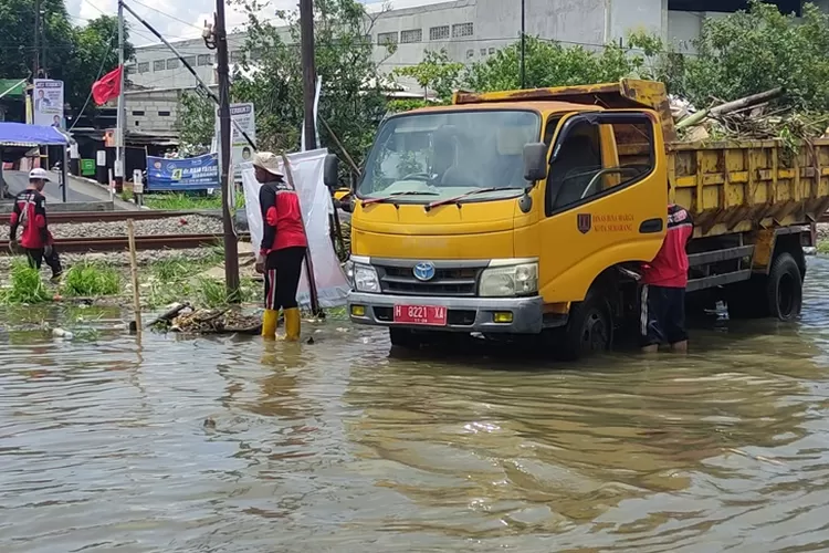 Banjir di Kaligawe Semarang yang tidak kunjung berhenti. Jembatan Nogososro akan dibangun ulang.  (Humas Pemkot)