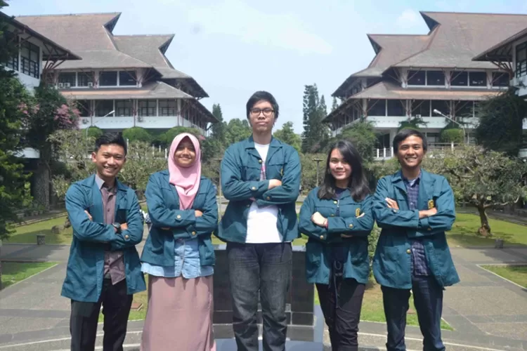 15 Universitas Dengan Jurusan Teknik Terbaik Di Indonesia Versi THE WUR ...