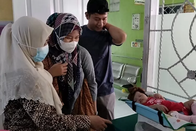 Sejumlah anak balita di Batang mendapat vaksin polio.  (Muslihun kontributor Batang)
