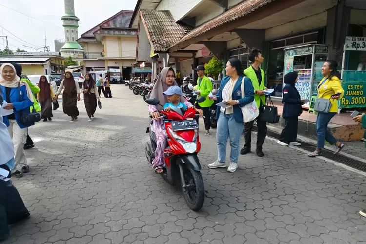 Aksi pemilu damai Ikatan Mahasiswa Kendal di seputaran alun alun Kendal Sabtu 13 Januari 2023. (Edi Prayitno/ kontributor Kendal)