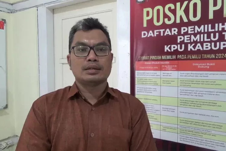 Divisi perencanaan dan informasi KPU Kendal, Achmad Zaenutholibin.  ((edi prayitno/kontributor Kendal))