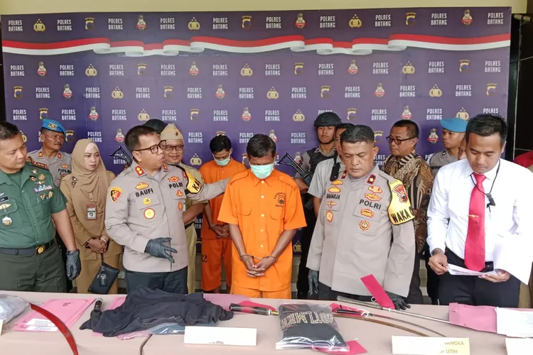 Kapolres Batang AKBP Saufi Salamun saat konferensi pers.  (Foto: Muslihun kontributor Batang.)