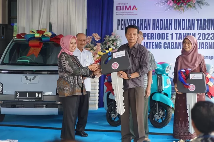 Nasabah Bank Jateng Cabang Banjarnegara Bawa Pulang Mobil Listrik dan Motor