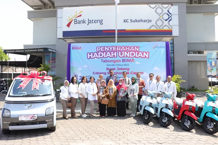 Penyerahan Undian Tabungan Bima Periode I tahun 2023 di Kantor Bank Jateng Cabang Sukoharjo, Selasa 9 Januari 2024. (dok Bank Jateng.)