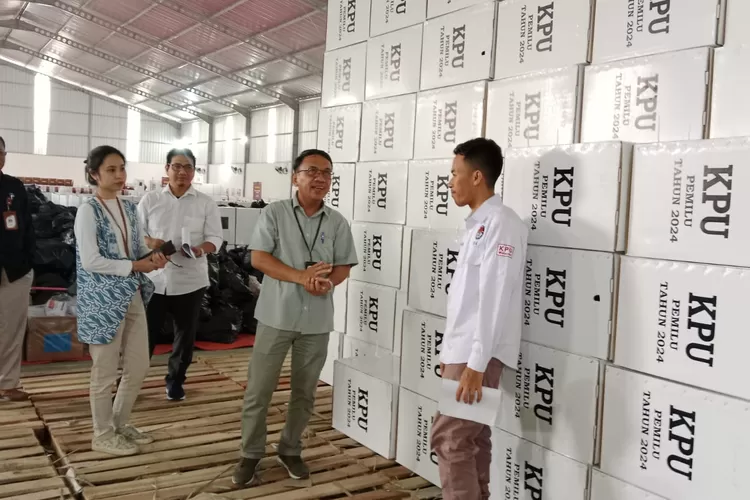&nbsp;Monitoring di gedung Logistik KPU Kota Pekalongan/ Muslihun kontributor Batang.