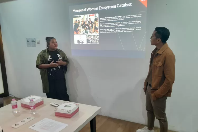 Pengenalan WEC di Hetero Space Semarang. Program ini bakal dibuka untuk mengembangkan wirausahawan perempuan.  ((Ayosemarang.com/ Audrian Firhannusa))