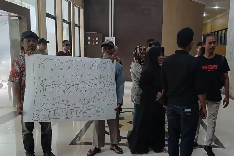 Belasan nelayan Kota Pekalongan Datangi Kantor Walikota/ dok