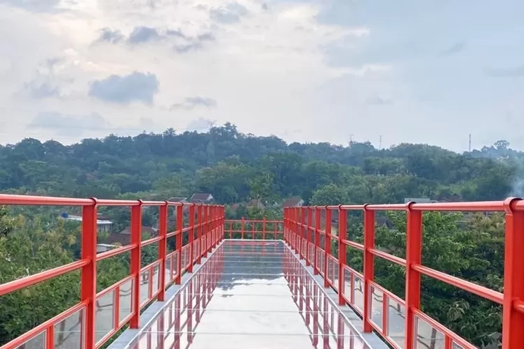 Jembatan Kaca Tinjomoyo Semarang sudah lama jadi tapi belum diresmikan.  (Humas Pemkot)