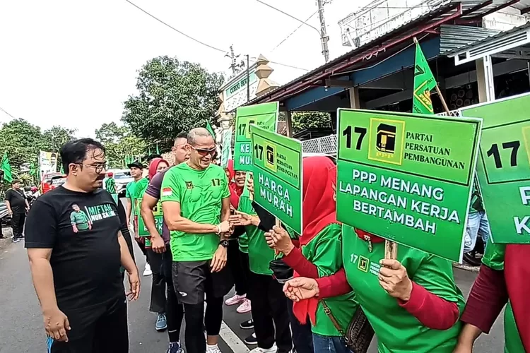 Sandiaga Uno saat menghadiri senam bersama dan bazar sembako murah di Curug Sewu Minggu 21 Januari 2024. (Edi Prayitno/kontributor Kendal)