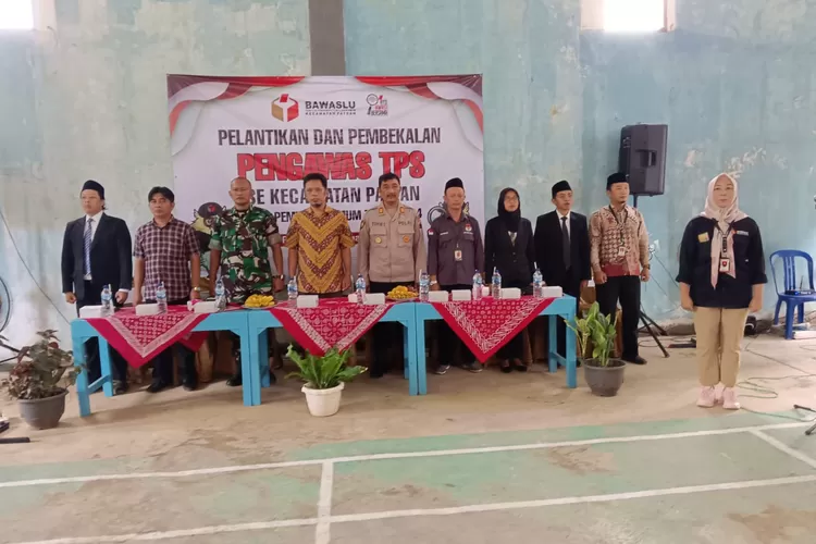 Pelantikan pengawas TPS Kecamatan Patean di GOR Desa Selo Minggu 21 Januari 2024. (Edi Prayitno/kontributor kendal)