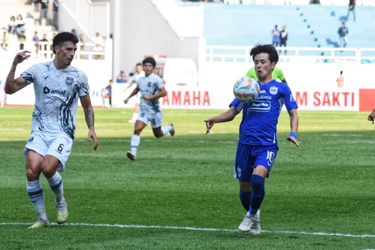 Taisei Marukawa saat bertanding bersama PSIS Semarang. Marukawa tak tega tebak skor akhir Indonesia vs Jepang.  (Ayosemarang.com/ Audrian Firhannusa)