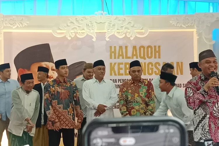 Cawapres 02 Gibran Rakabuming Raka saat berada di Pondok Pesantren TPI Al-Hidayah Plumbon.  (Foto: Muslihun kontributor Batang)