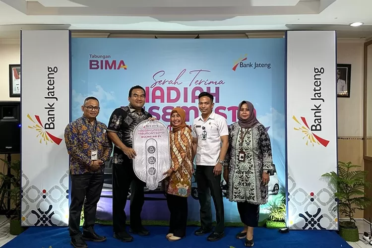 Nasabah Bank Jateng Cabang Blora Bawa Pulang Wuling Air Ev