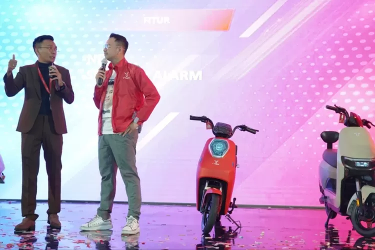Grand launching produk baru Uwinfly 2024 bertema &ldquo;Uwinfly 2024 To Be Number One&rdquo; digelar secara megah di Semarang, Sabtu 20 Januari 2024. Super star Raffi Ahmad hadir dalam acara tersebut. (istimewa/Vedayana)