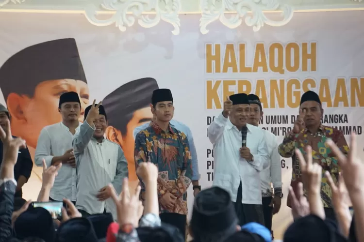 Cawapres 02 Gibran Rakabuming Raka saat berada di Pondok Pesantren TPI Al-Hidayah Plumbon.  (Foto: Muslihun kontributor Batang)