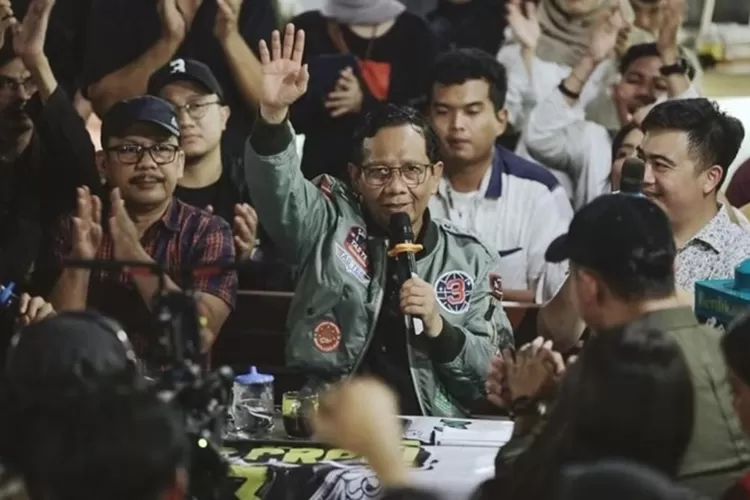 Mahfud MD dalam acara Tabrak Prof di Semarang. Mahfud mengomentari gimik Gibran.  (Instagram/Mahfudmd)