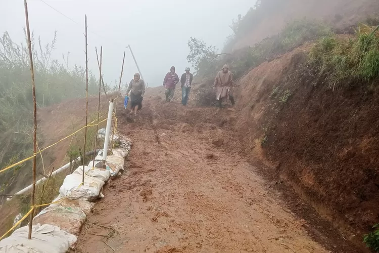 Masyarakat Dukuh Gunung Alang, Gerlang Kecamatan Blado Diminta Waspada Potensi Bencana Tanah Longsor/ istimewa