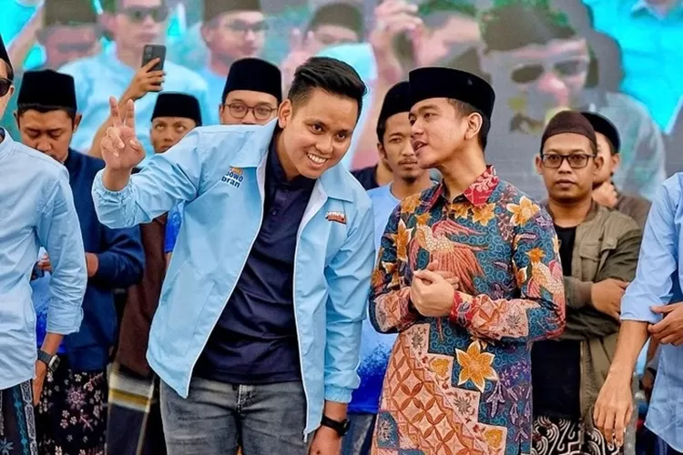 Dico dan Gibran bersama ulama muda Kendal saat Orasi Kebangsaan di Stadion Kebondalem. (dok)