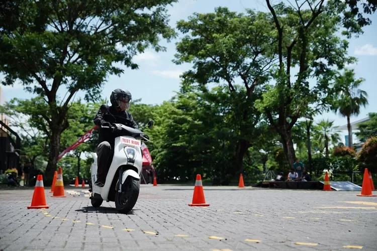 Fitur Keselamatan Berkendara Motor Listrik Honda EM1 e