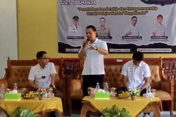  HIPMI Goes to School DI SMA Negeri 2 Kendal. (Edi Prayitno/ kontributor Kendal)