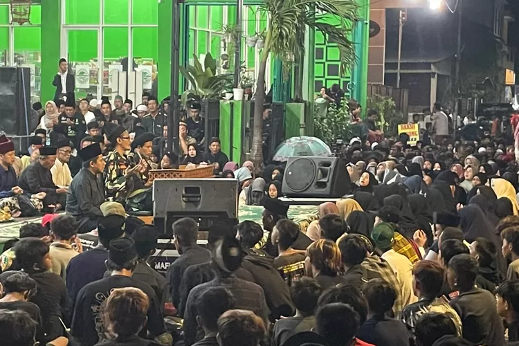 Majelis taklim 'Rutinan Malam Sabtu' pada Jumat 26 Januari 2024 malam di Pondok Pesantren Roudlotun Nimah, Kalicari, Pedurungan, Kota Semarang. (arri widiarto)