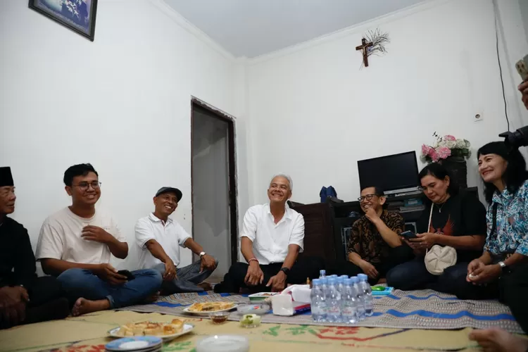 Ganjar Pranowo menginap di rumah warga keturunan Thionghoa di Kelurahan Lodoyong, Ambarawa, Kabupaten Semarang, Jumat 26 Januari 2024 malam.  (dok Tim Ganjar Pranowo.)