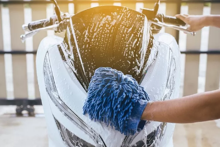 Alasan mencuci motor setelah menerabas hujan itu wajib hukumnya  (Pixabay)