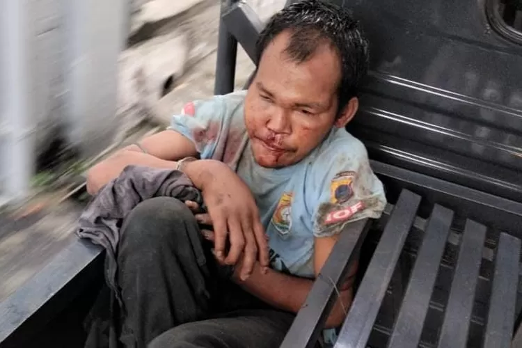 Maling sebuah kios di Jomblang Semarang babak belur dihajar warga.  (Istimewa)