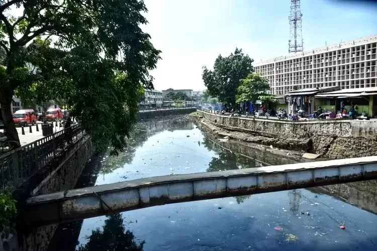 Pemerhati sejarah memberi catatan kepada pemkot apabila hendak menghadirkan kapal wisata di Kali Semarang.  (Ayosemarang.com/ Audrian Firhannusa)