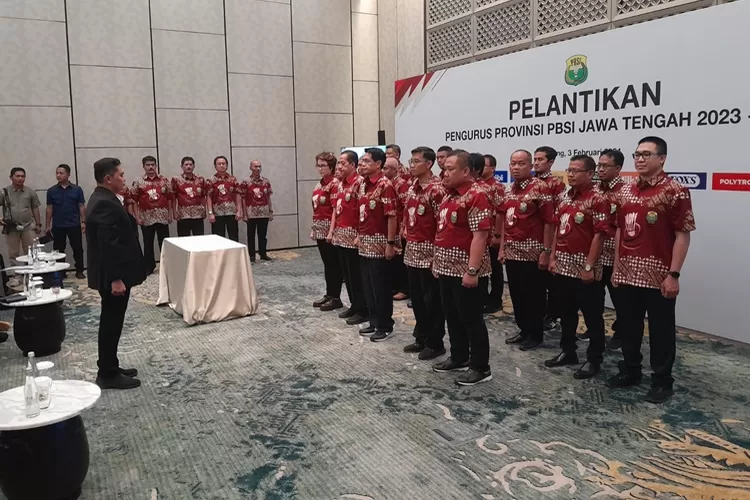 Kepengurusan baru Pengprov PBSI Jateng yang dilantik langsung oleh Sekjen Komjen Pol Fadil Imran. Pengprov diminta lebih banyak melibatkan sport science.  (Ayosemarang.com/ Audrian Firhannusa)