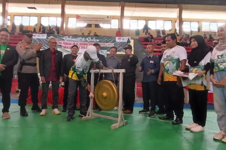 Pembukaan Kejuaraan pencak silat Kendal Championship 2024 Piala Dandim dan IPSI Kendal di GOR Bahurekso Kendal Sabtu 3 Februari 2024.  (Edi Prayitno/ kontributor Kendal)