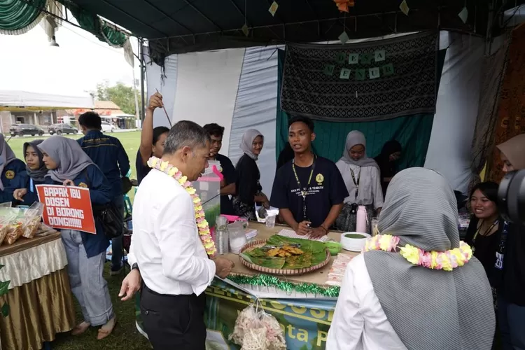 LPPM USM menggelar kunjungan rektor dan expo UMKM dalam kegiatan Kuliah Kerja Nyata Pembelajaran Pemberdayaan Masyarakat (KKN PPM) XXIII.  (dok USM.)
