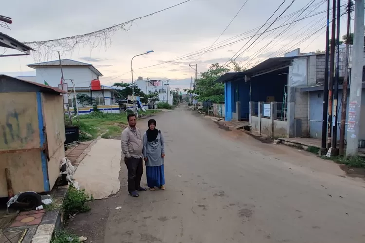 Ahli waris bersma kuasa hukum berposes di Jalan Truntum Kota Pekalongan.  (Muslihun kontributor Batang)