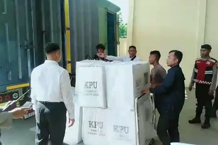 Simulasi pendistribusian logistik Pemilu 2024 KPU Batang