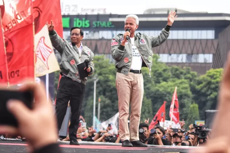 Paslon 03, Ganjar-Mahfud ketika menggelar kampanye terakhir di Simpang Lima Semarang. Mereka menyampaikan 3 janji penting. (Ayosemarang.com/ Audrian Firhannusa)