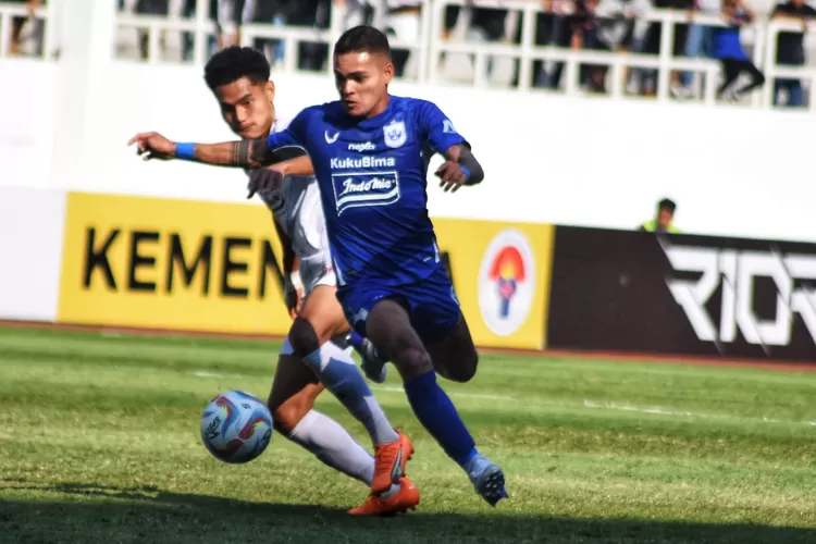 Pemain PSIS Semarang Gali Freitas punya alasan khusus masih bertahan di klub Laskar Mahesa Jenar.  (Ayosemarang.com/ Audrian Firhannusa)