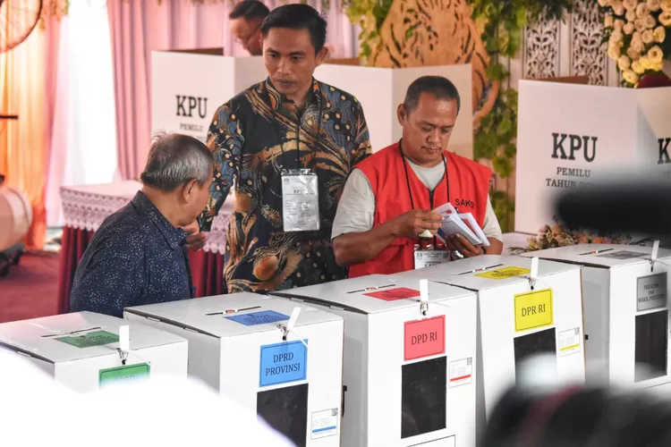 Ilustrasi. Salah satu proses pemungutan suara di TPS wilayah Jateng. Gerindra Jateng menemukan kecurangan di wilayahnya.  (Ayosemarang.com/ Audrian Firhannusa)