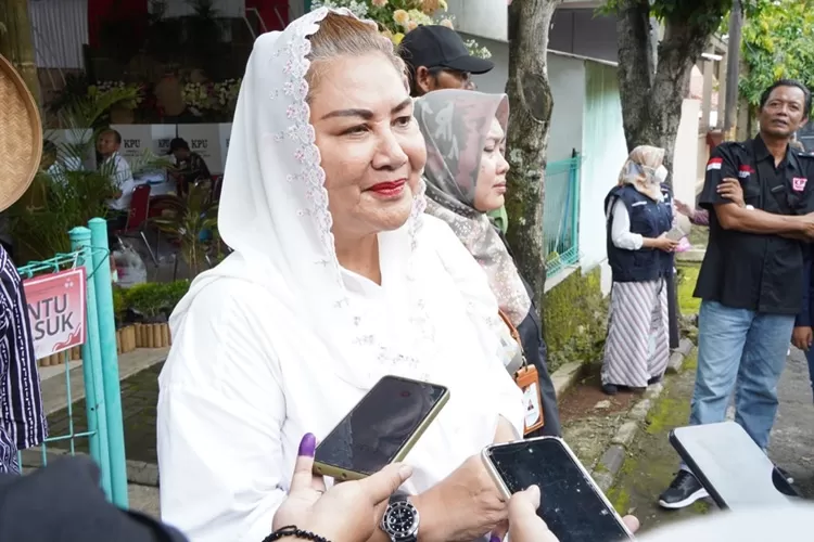 Wali Kota Semarang Hevearita Gunaryanti Rahayu meminta puskesmas ikut memantau kesehatan petugas rekapitulasi. Pemilu 2024 (Humas Pemkot)