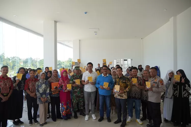 Launching buku program literasi bangsa tahun 2024 di gedung Perpusda Kendal.  (edi prayitno/kontributor Kendal)