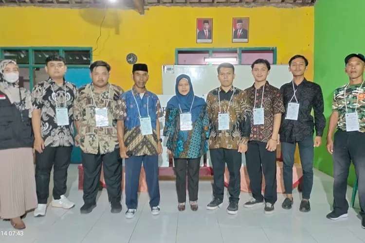 anggota KPS Kecamatan Batang (tengah) yang tumbang bsetelah selesaikan tugasnya di Pemilu 2024.  (istimewa)