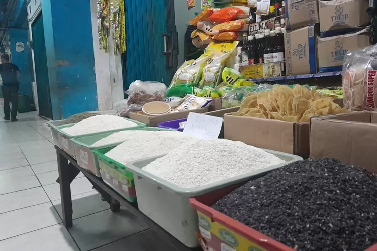 Harga sembako khususnya beras di Semarang naik. (Ayosemarang.com/ Audrian Firhannusa)