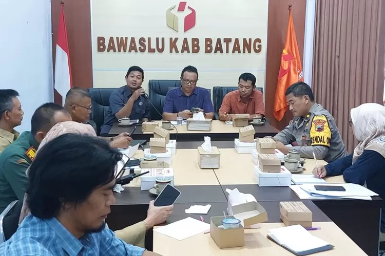 ur Faizin, Kordiv Pencegahan, Parmas dan Humas Bawaslu Kabupaten Batang, saat rapat Rakor Bawaslu.  (Muslihun/kontributor Batang)